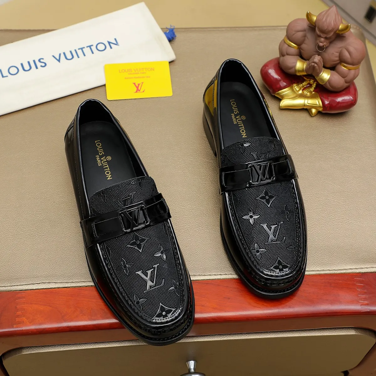 Men's shoes 💰 460 💰 Louis Vuitton LV ® 🆕 model 🔛Full shoe counter, first layer cowhide, 🐂leather lined casual shoes for men, super soft outsole, essential for driving. Counter synchronization, original first layer cowhide, completely 1:1 mold customization🌹top version, color optional! Number: 39-44 (customized at 38.45)